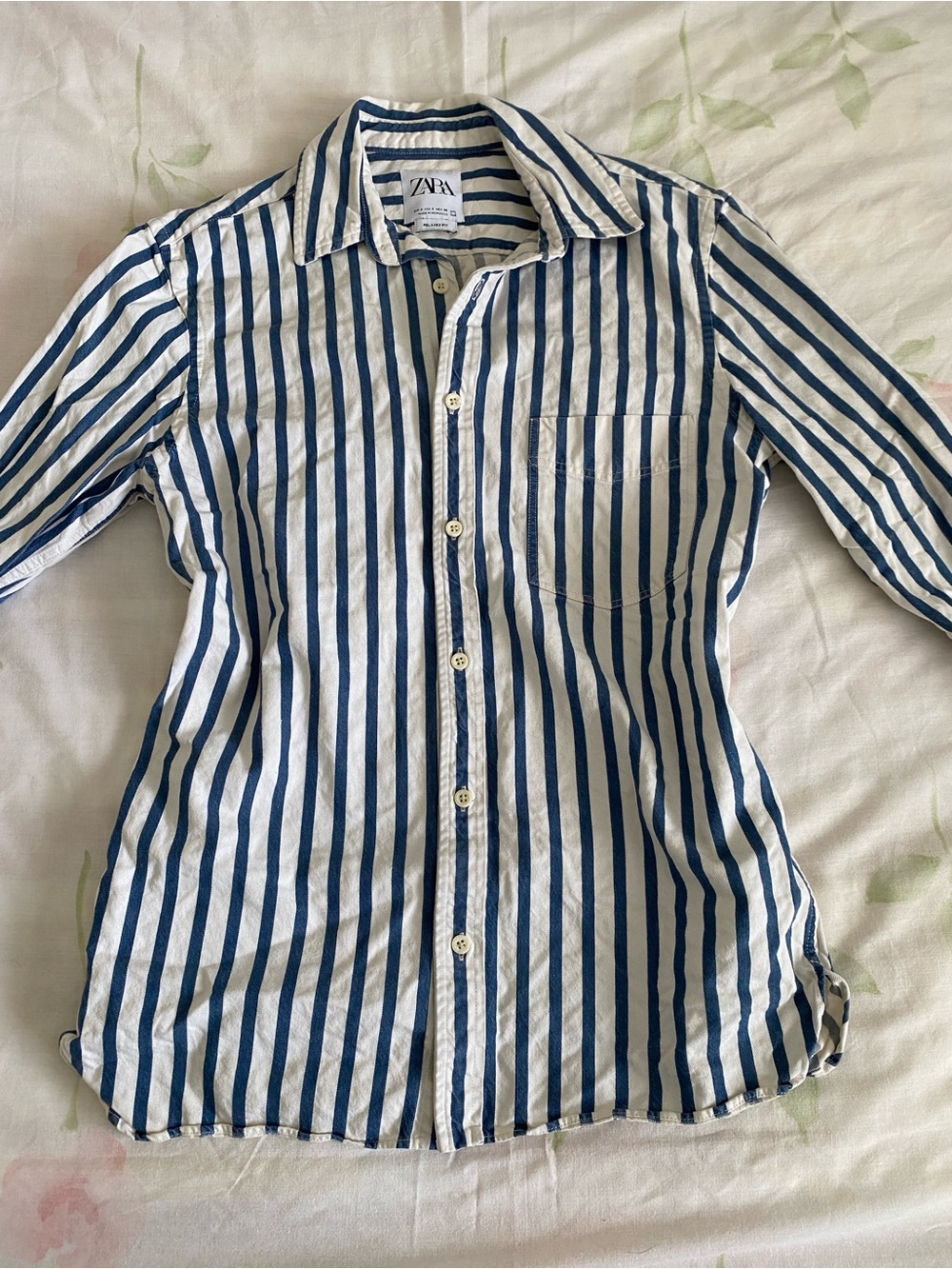 Zara Button-Up Shirt Size Small